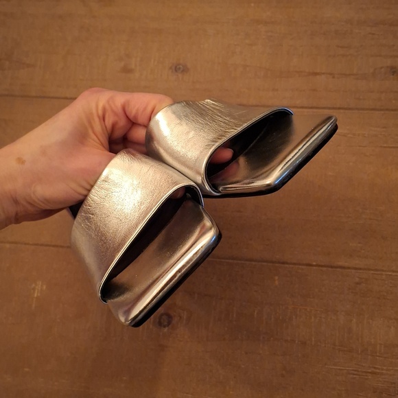 Metallic Silver Square-toed Leather Mules with Architectural Heel (EU 37/US 7) - Picture 5 of 10
